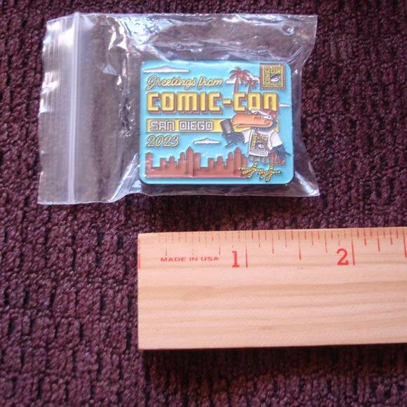 2/$12: COMIC-CON 2023 Souvenir Metal Pin (New) - Picture 1 of 2